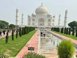Agra: Guided Day Tour + Roundtrip Transfer